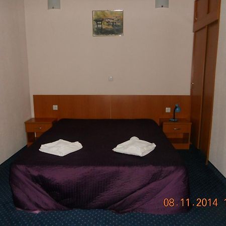 Family Hotel Helios Sevlievo Buitenkant foto