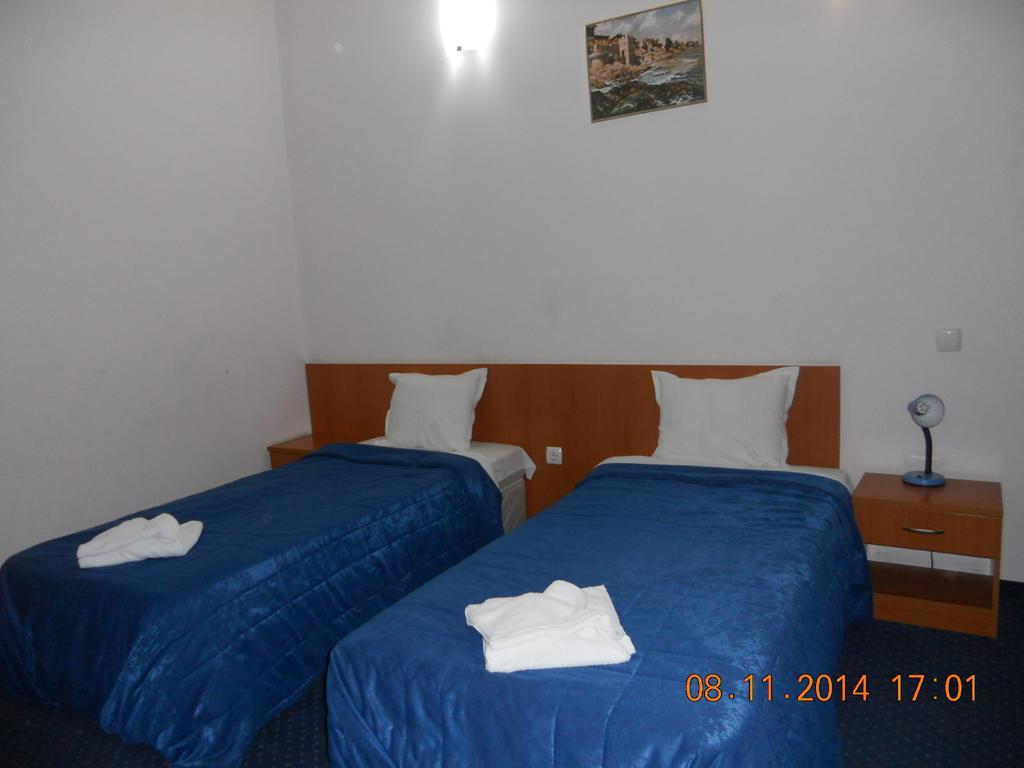 Family Hotel Helios Sevlievo Kamer foto
