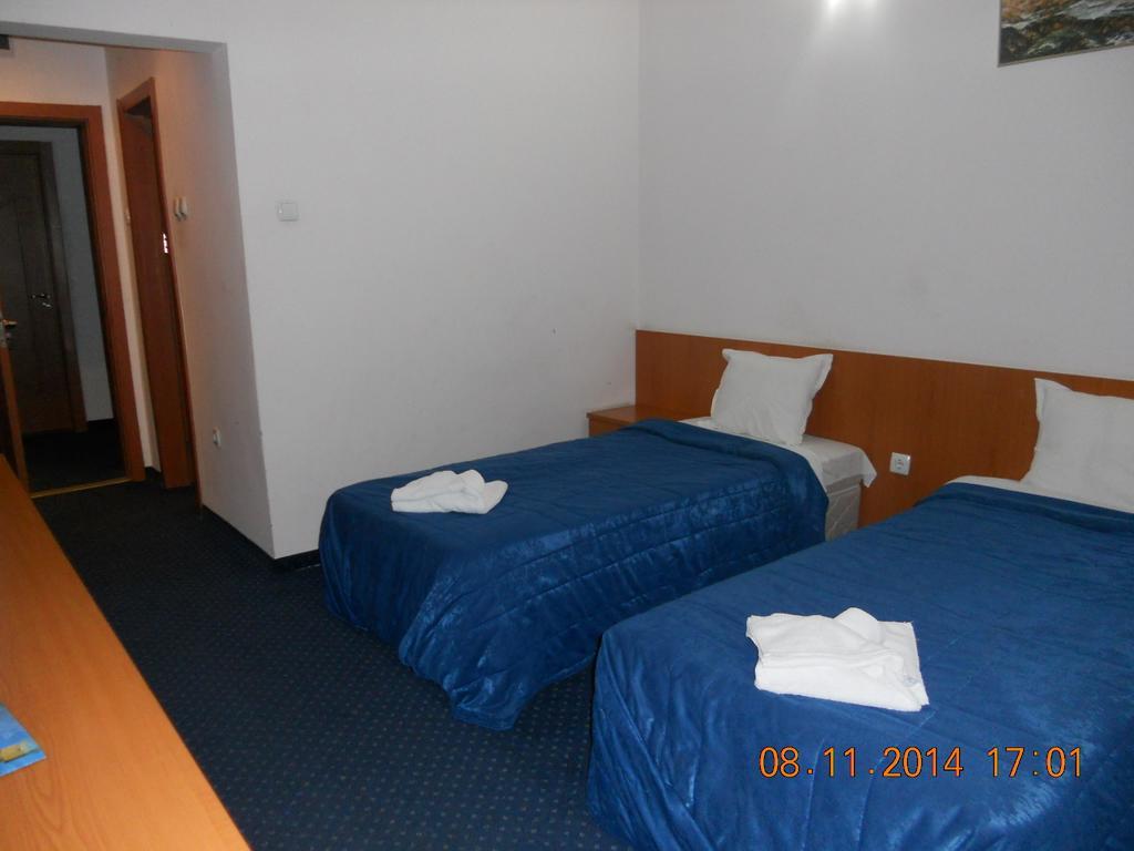 Family Hotel Helios Sevlievo Kamer foto