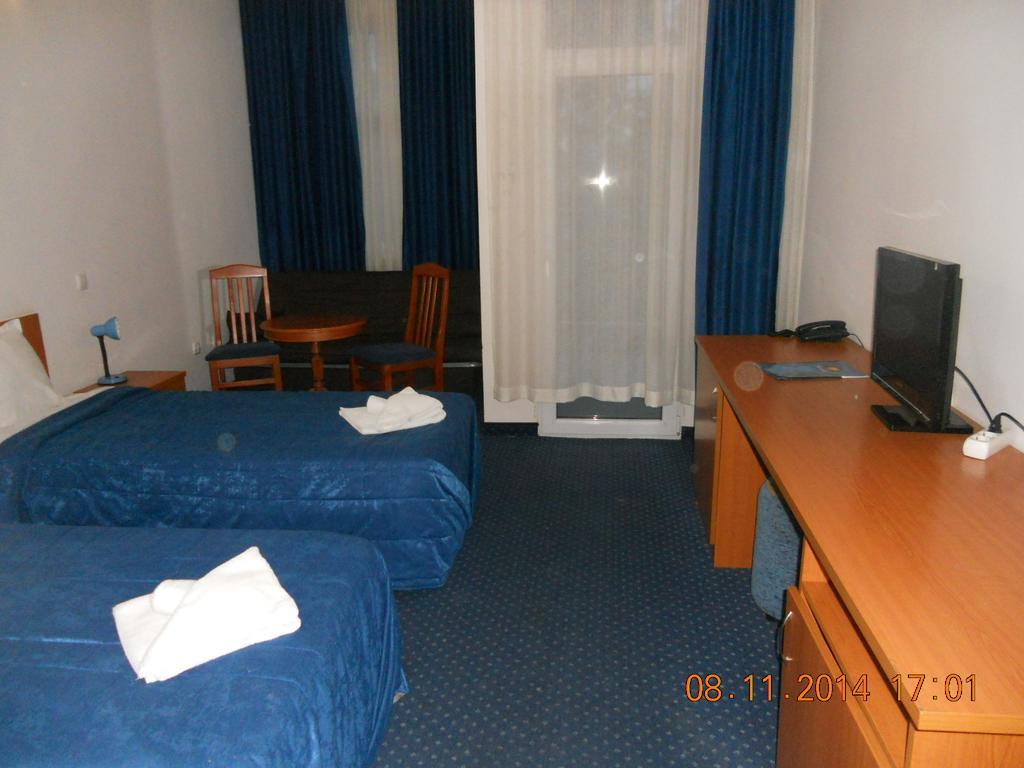 Family Hotel Helios Sevlievo Kamer foto
