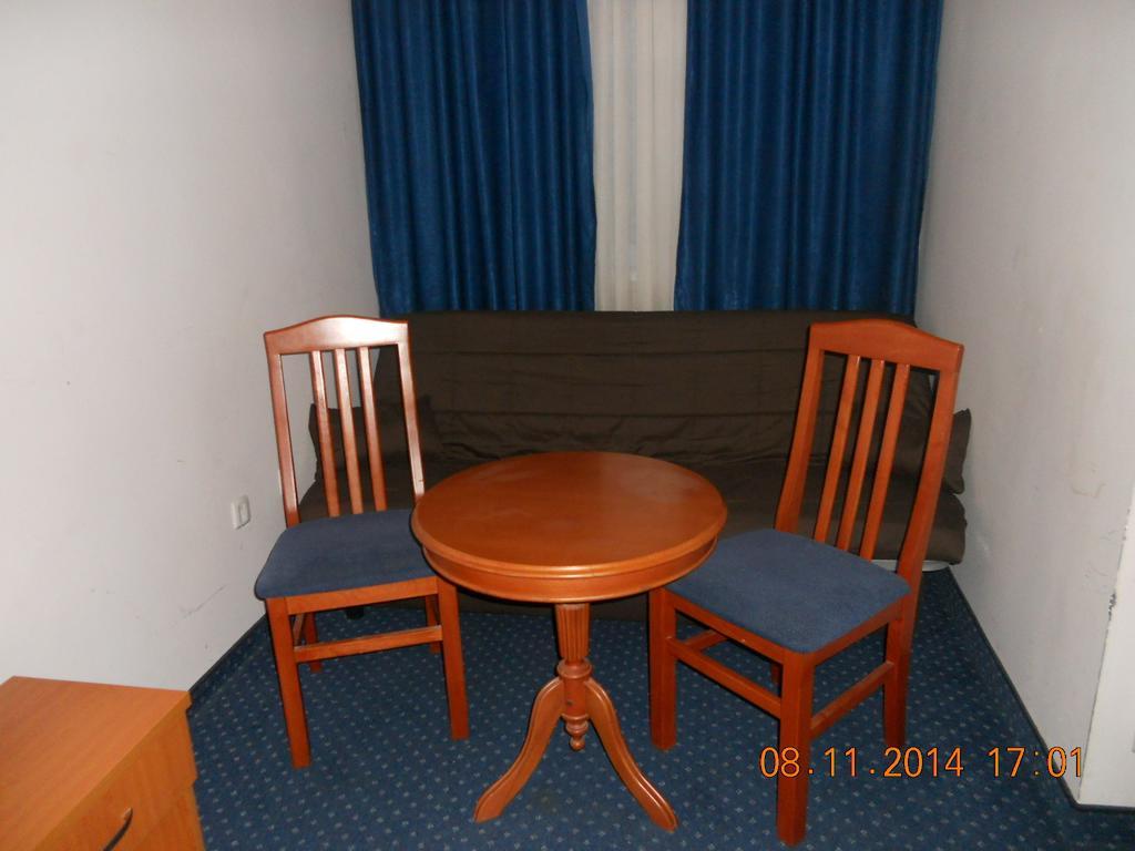 Family Hotel Helios Sevlievo Kamer foto