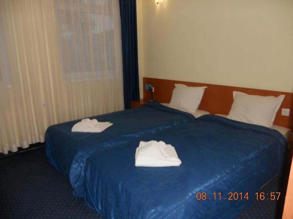 Family Hotel Helios Sevlievo Kamer foto