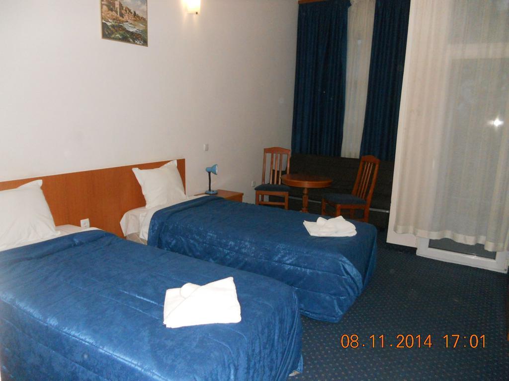 Family Hotel Helios Sevlievo Kamer foto