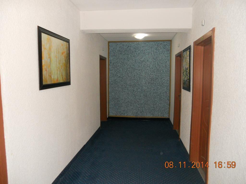Family Hotel Helios Sevlievo Buitenkant foto