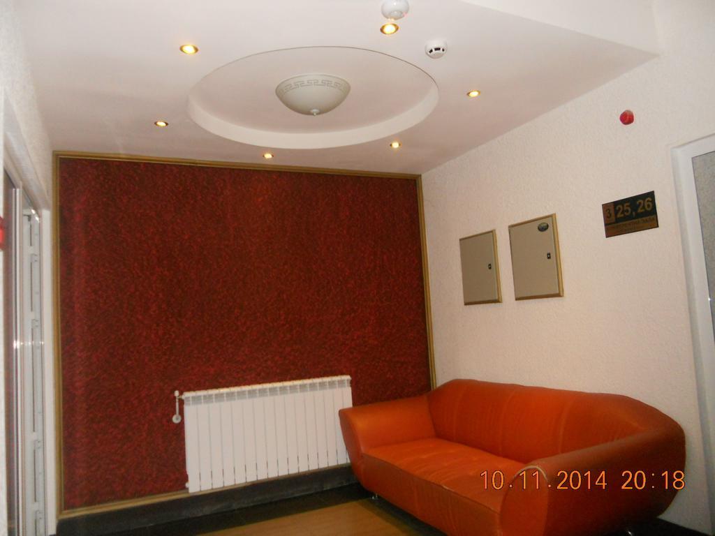 Family Hotel Helios Sevlievo Buitenkant foto