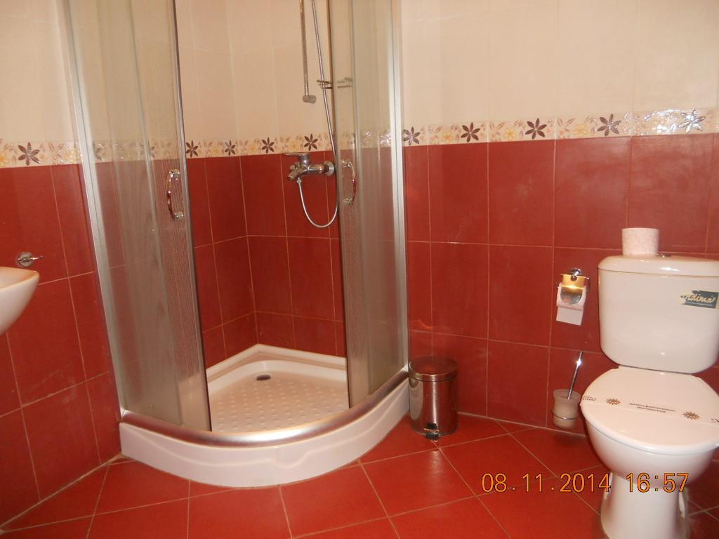 Family Hotel Helios Sevlievo Buitenkant foto